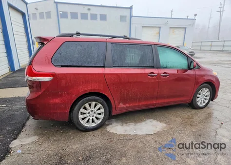 2012 Toyota Sienna Xle z USA, uszkodzony, nr VIN 5TDDK3DC6CS035595